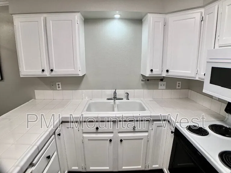 567 N 200 E #3 — Photo 11