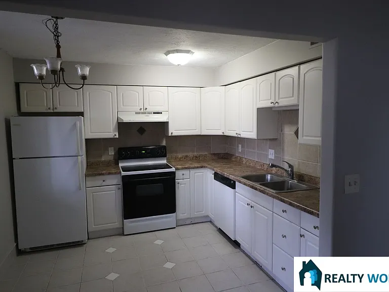 2418 D Street — Photo 4