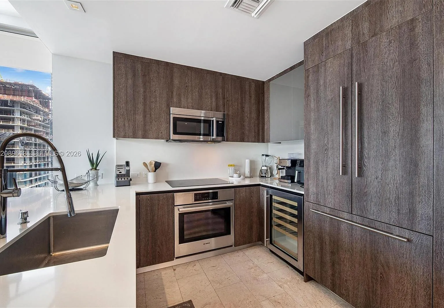 Rise Condo — Photo 4