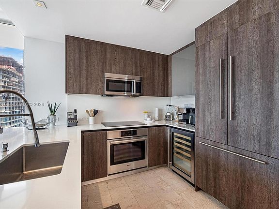 4th image of 88 SW 7th St APT 1812