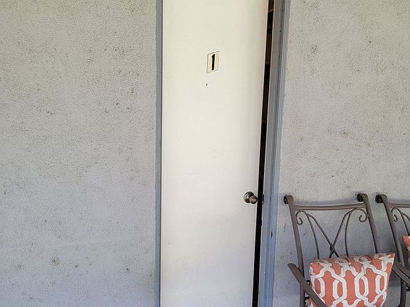 2nd image of 1026 Arlington Ave APT 1