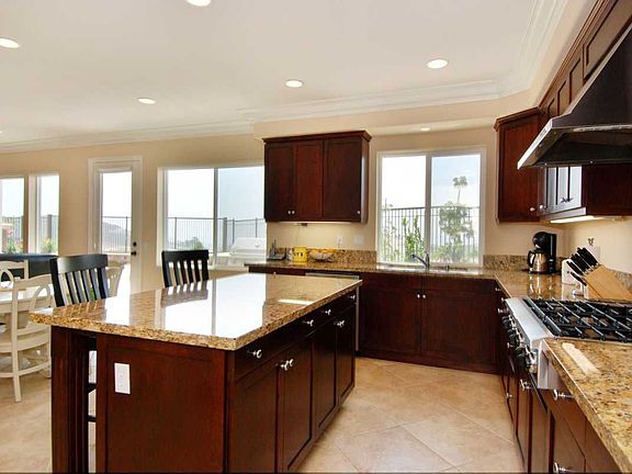 Gourmet Kitchen w/Granite and Fruitwood Cabinets