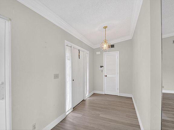 4th image of 10460 Greentrail Drive N