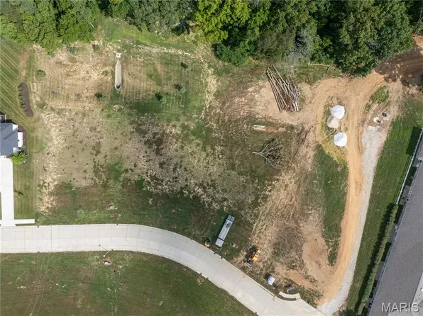 546 Legacy Dr, Waterloo, IL 62298