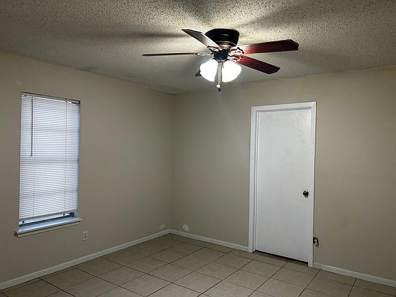 3rd image of 806 S Eugenia St