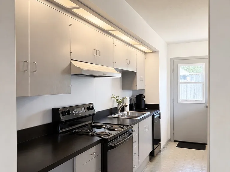 3401 Hanover Ln — Photo 13