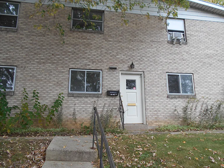 Muhlenberg Lakeview Apartments — Photo 6