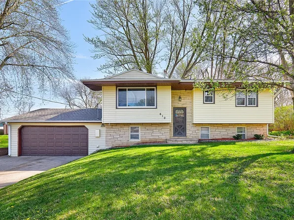 610 Valley Dr, Carlisle, IA 50047