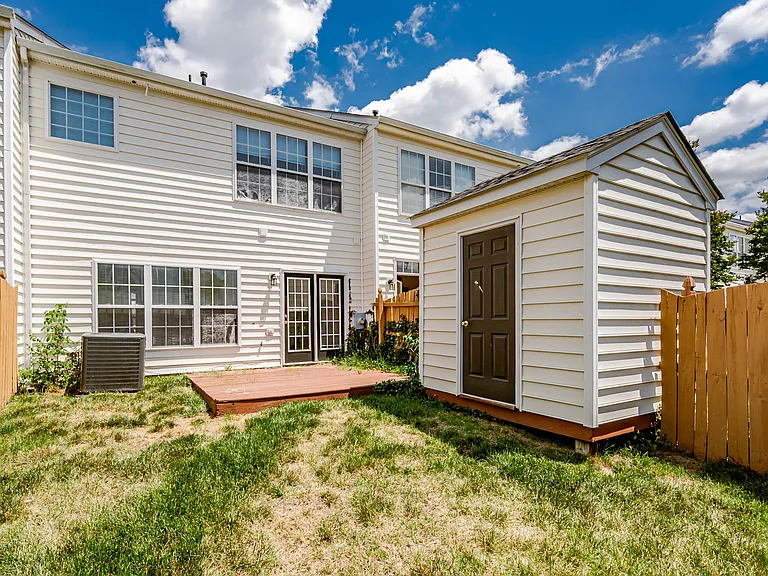 1429 New Haven Ct — Photo 3