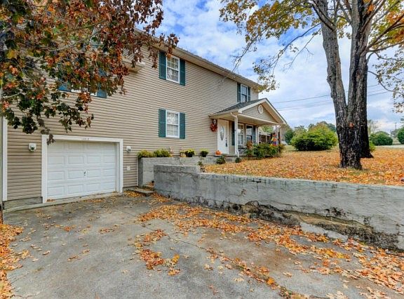 4th image of 4512 Harrell Ln