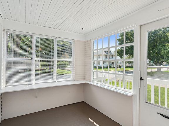 4th image of 209 H Ave