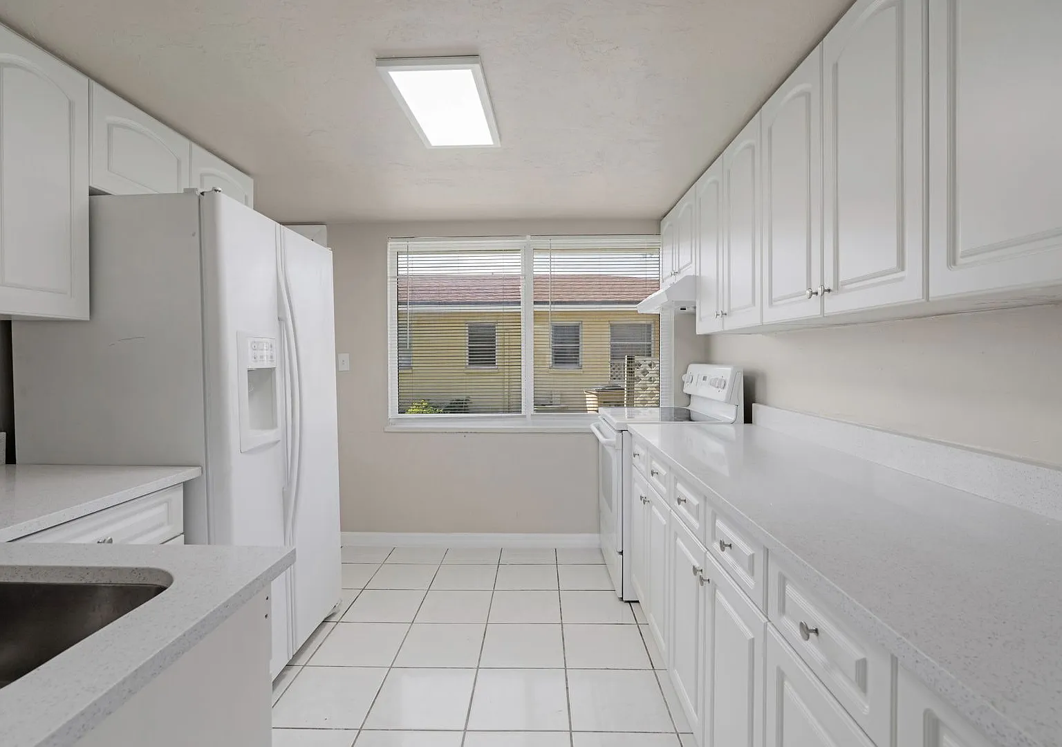 2927 SE 15th Pl Unit 4 — Photo 2