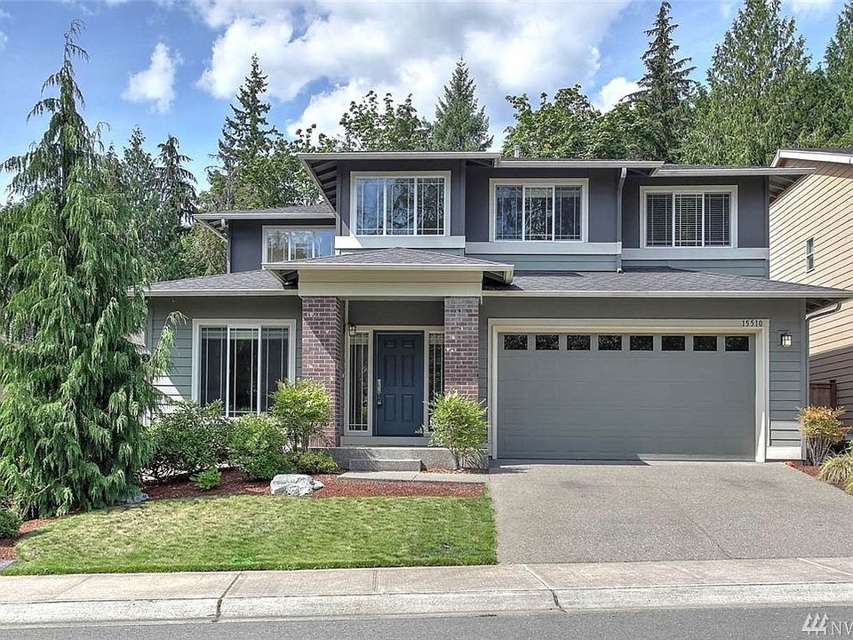 Welcome home to WoodGrove. As soon as you enter this home you will be wowed by the grand entrance and gorgeous engineered hardwood floors covering the majority of the main floor. This open concept 2 story home is perfect for entertaining with an expansive kitchen featuring granite counters and stainless finishes, 5-burner gas range, huge walk-in pantry plus a butler's pantry. Stay connected with guests in the open concept great room and informal dining area or extend your entertaining outside to the fully fenced private back yard. Relax in the spacious master suite with gorgeous ensuite bath.