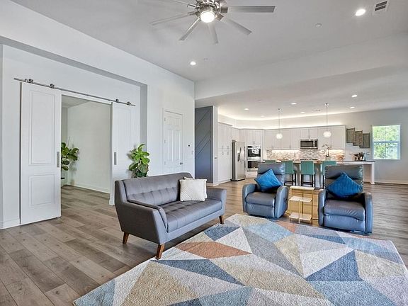 5th image of 1121 Palomar Cir