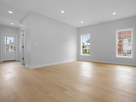 5th image of 608 E Emerson St