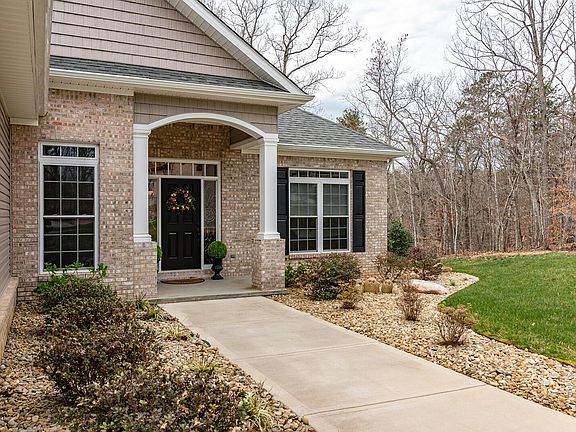5th image of 215 Osage Dr