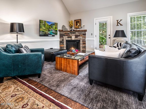 5th image of 1616 Cambria Drive #B