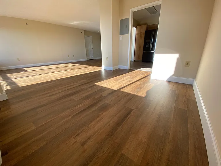 Excelsior II Apartments — Photo 29