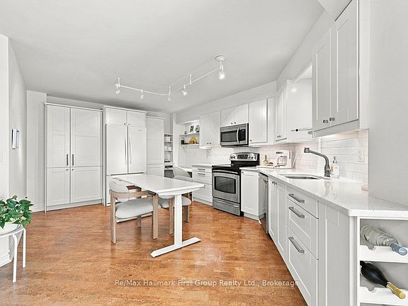 4th image of 340 Watson St W Unit 715