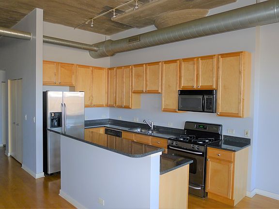 4th image of 1033 W 14th Pl Unit 322