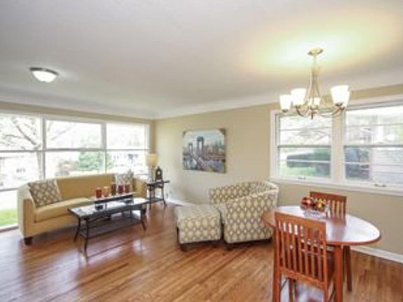 5th image of 1359 Hillcrest Dr NE