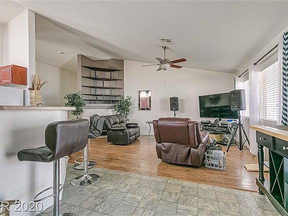 5th image of 2512 W El Campo Grande Ave