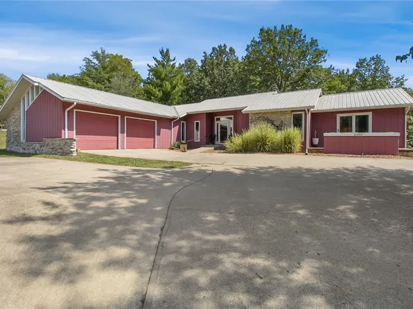 2303 Douglas St, Charleston, IL 61920