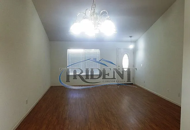 1070 Arbor Dr — Photo 2