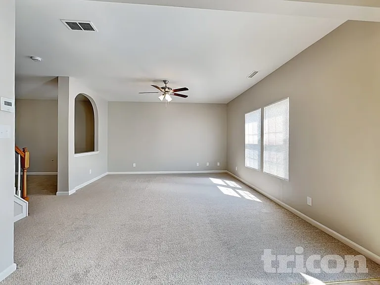 3349 Table Rock Dr — Photo 2
