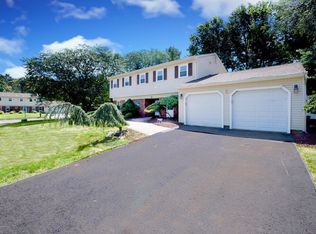 8 Lorene Way, Morganville, NJ 07751
