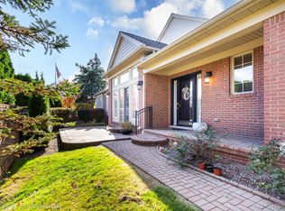 207 Harrington Dr, Troy, MI 48098