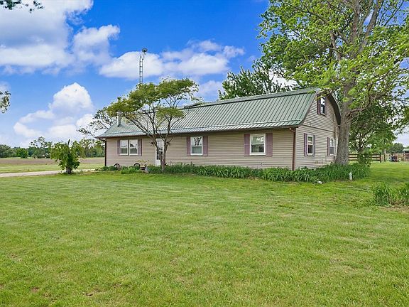 3rd image of 1121 County Road 2250 E
