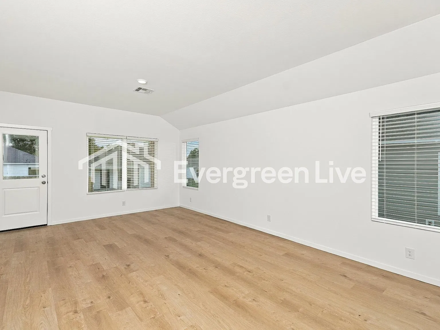 3 bed, 2.0 bath, 1442 sqft, $1,555 — Photo 4