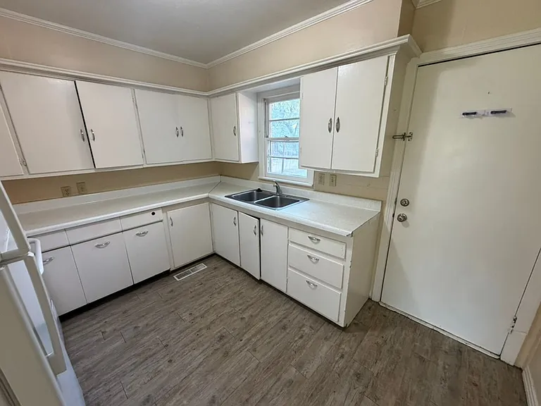 4229A SW 2nd Ave — Photo 3
