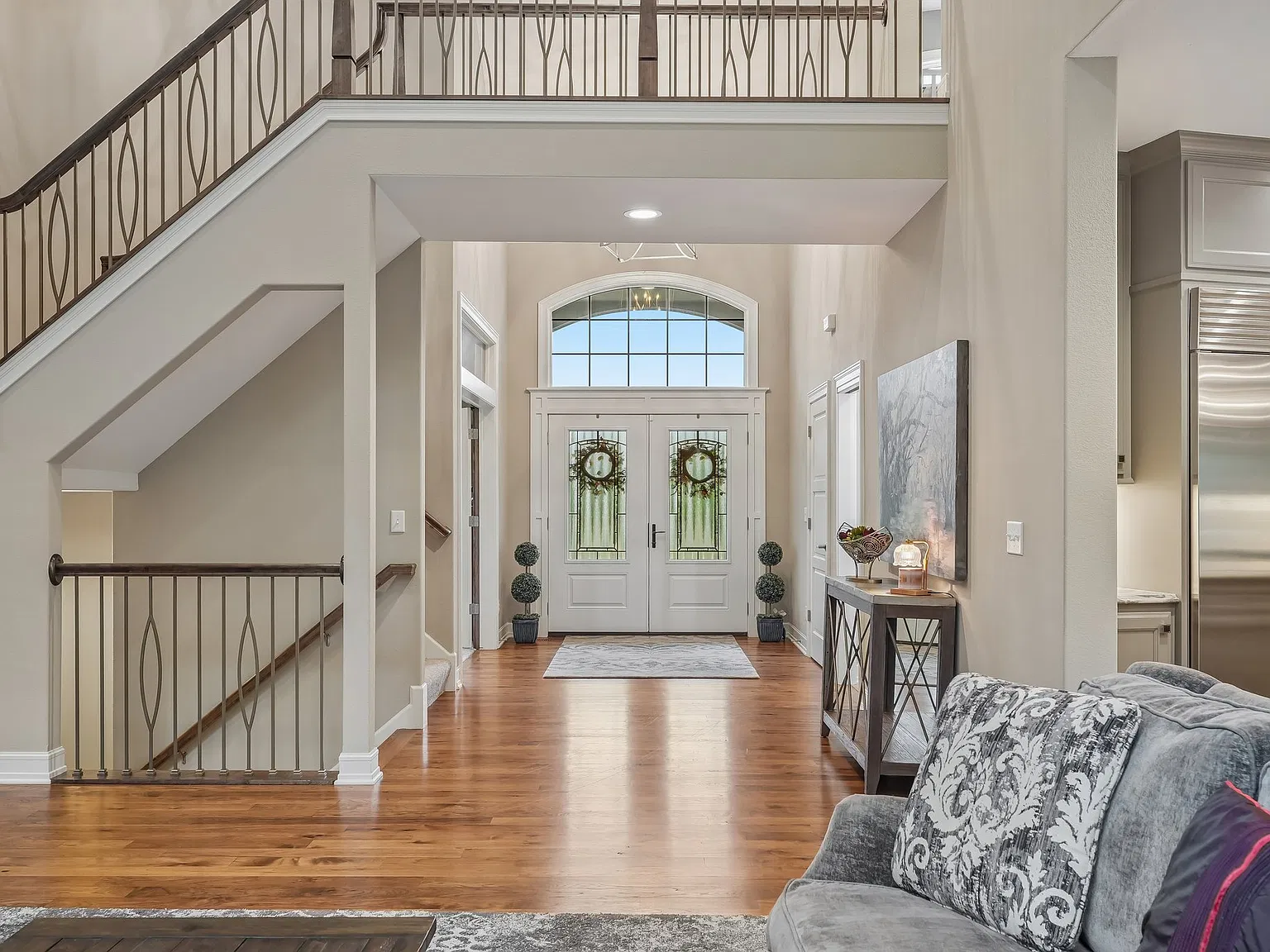 5 bed, 4.5 bath, 5977 sqft, $8,000 — Photo 3