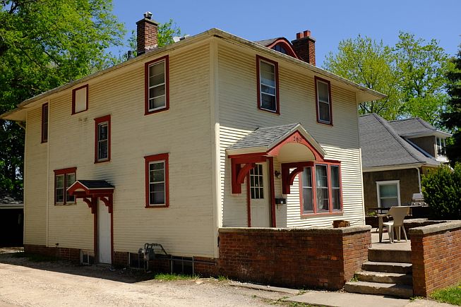 2nd image of 2613 Hunt St