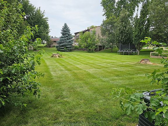 4th image of 2103 Maple Blvd