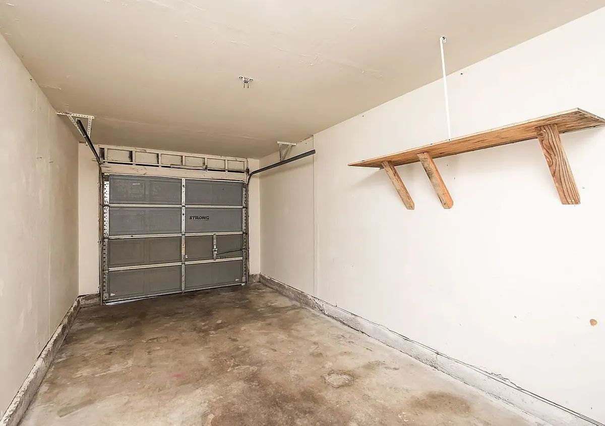 Building Photo - 700 Poplar Ave #1