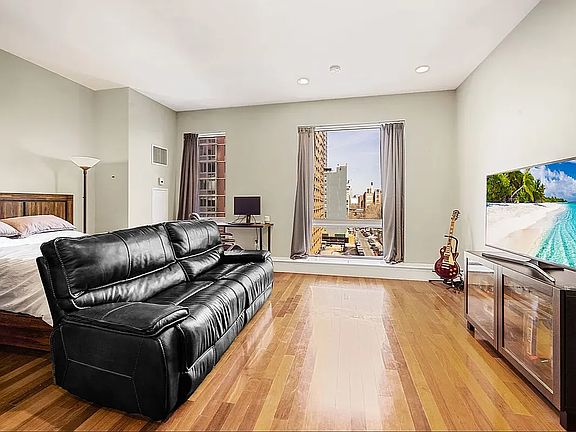 2nd image of 150 Myrtle Ave Floor 4