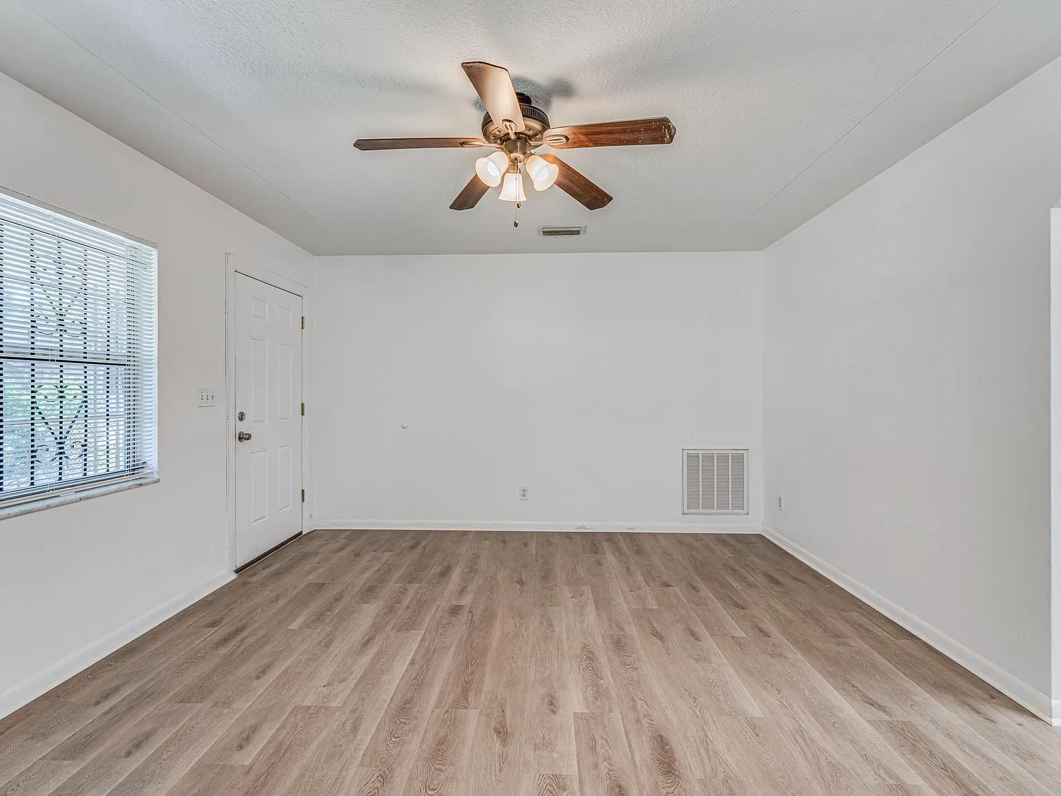 506 E Sparkman Ave — Photo 4