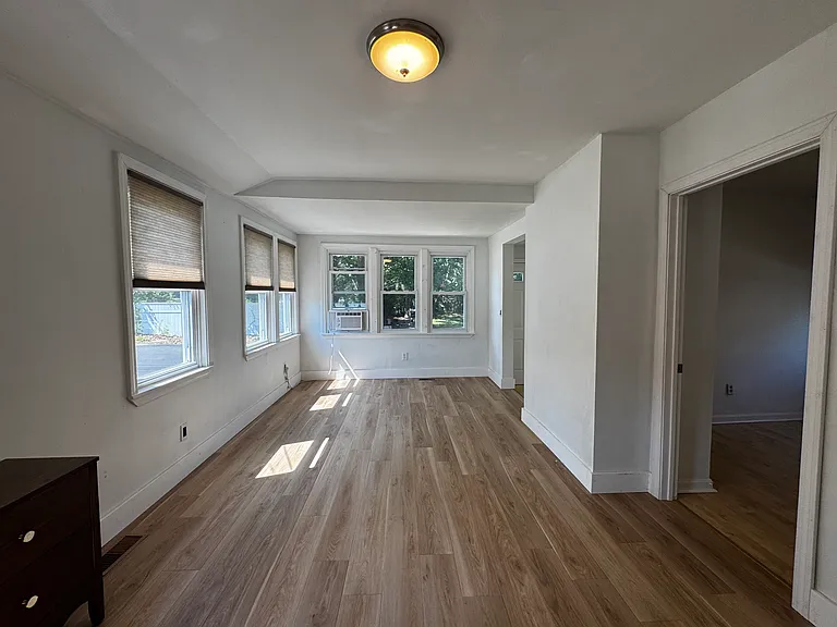 12 Hunter St — Photo 8
