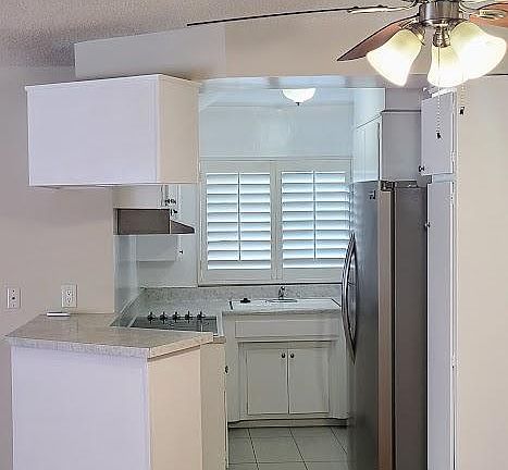 4th image of 8259 Fountain Ave