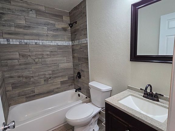 5th image of 208 Flintridge Dr APT 7
