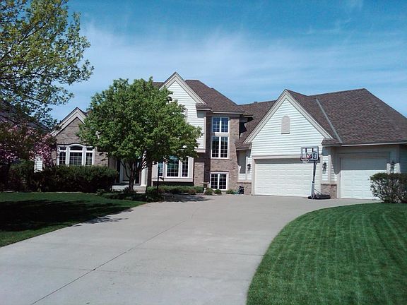 2nd image of 9652 Wellington Ln