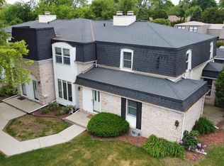 2005 Chateau Ct, Grafton, WI 53024