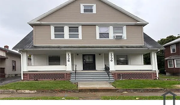 3 bed, 2344 sqft, $1,300 — Photo 1