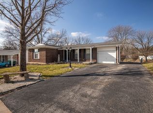 14 Smoke Tree Dr, Fenton, MO