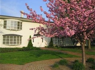 4 Meadowlawn Dr UNIT 4-5, Mentor, OH 44060