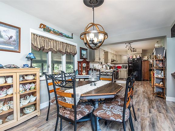 4th image of 708 Dolphin Dr W