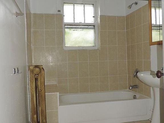 3rd image of 904 Elmwood Ave #A1